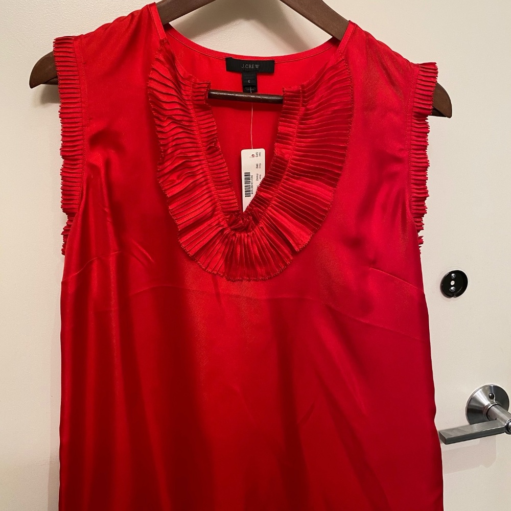 Red silk Banana Republic tank size 6